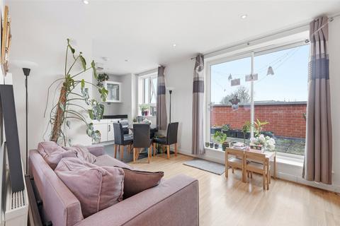 1 bedroom apartment for sale, Cherrywood Lodge, Birdwood Avenue, London, SE13