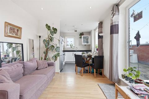1 bedroom apartment for sale, Cherrywood Lodge, Birdwood Avenue, London, SE13