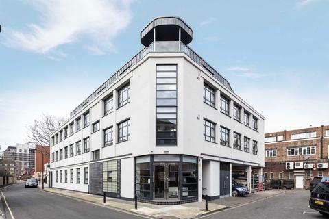 2 bedroom flat to rent, Down Place, London W6