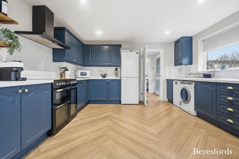 2 bedroom semi-detached house for sale, Reeds Way, Wickford, SS12
