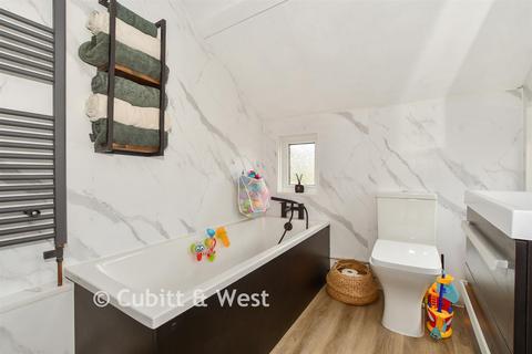 2 bedroom end of terrace house for sale, Farningham Road, Caterham CR3