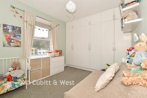 2 bedroom end of terrace house for sale, Farningham Road, Caterham CR3