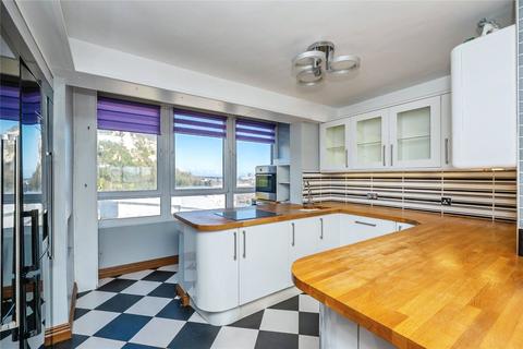 3 bedroom property for sale, The Gateway, Dover, Kent, CT16