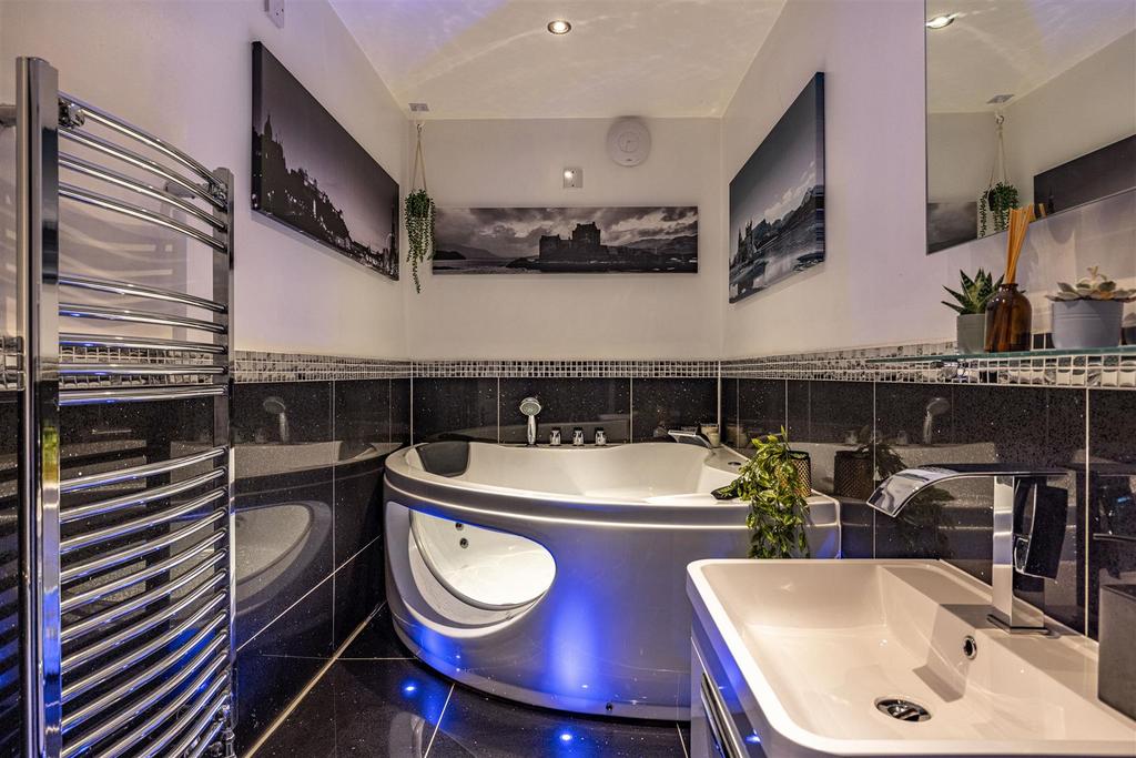 9 Elm Row Galashiels 13.JPG