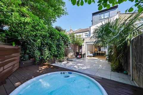 5 bedroom terraced house for sale, Khartoum Road, London E13