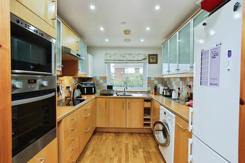 2 bedroom bungalow for sale, Jaggard Way, Staplehurst, Tonbridge, Kent, TN12
