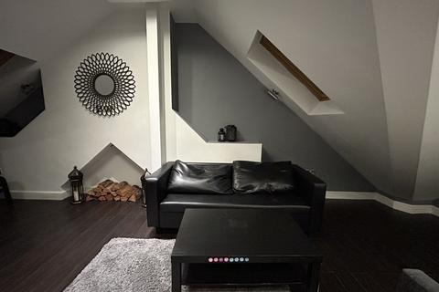 Studio to rent, Woodford Avenue, ILFORD IG2
