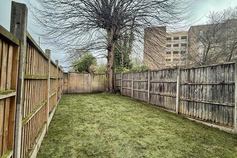 2 bedroom flat to rent, Newton Avenue, Acton, W3