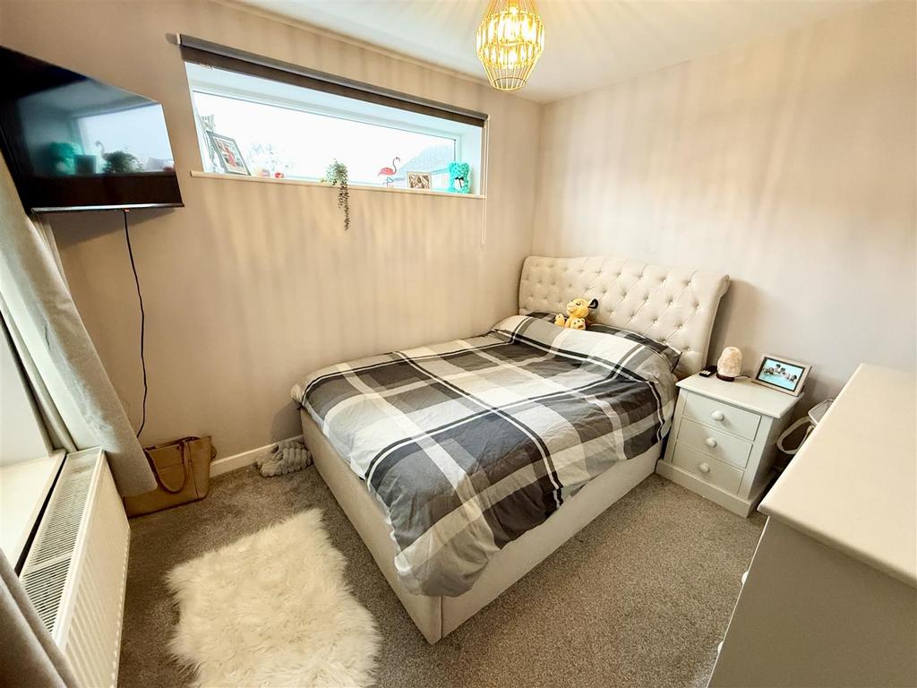 Ground floor bedroom or study