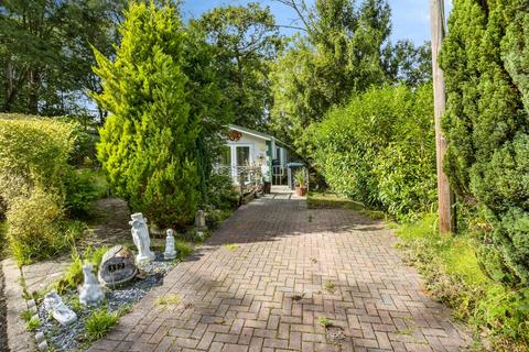 2 bedroom detached house for sale, Linnett Close, Turners Hill Park, Turners Hill, Crawley, RH10