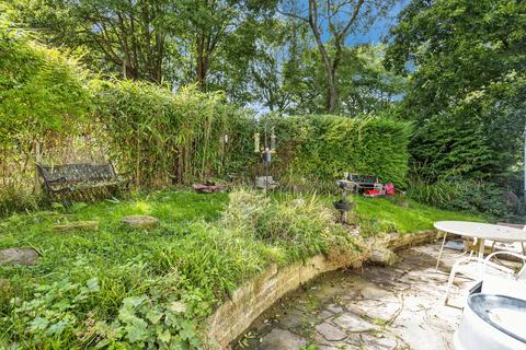 2 bedroom detached house for sale, Linnett Close, Turners Hill Park, Turners Hill, Crawley, RH10