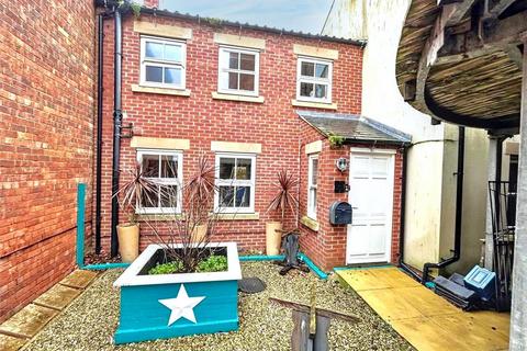 2 bedroom terraced house for sale, Silver Street, Whitby, North Yorkshire, YO21 3FB