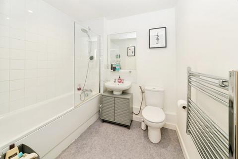 1 bedroom flat for sale, West Green Drive, Crawley, West Sussex, RH11