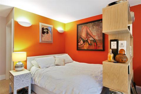 Studio for sale, Lurline Gardens, SW11
