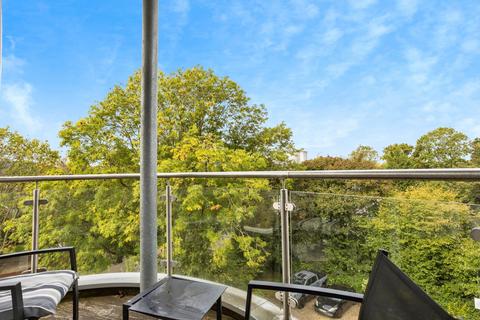 2 bedroom flat for sale, West Green Drive, Crawley, West Sussex, RH11