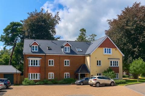 2 bedroom flat for sale, Rudgard Way, Liphook, Hampshire, GU30