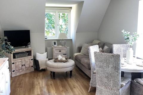 2 bedroom flat for sale, Rudgard Way, Liphook, Hampshire, GU30