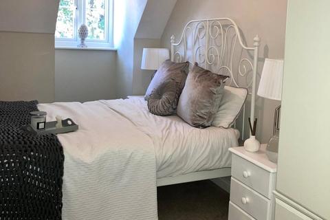 2 bedroom flat for sale, Rudgard Way, Liphook, Hampshire, GU30