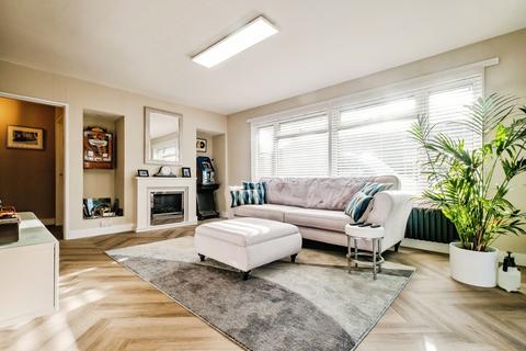 2 bedroom bungalow for sale - Furners Mead, Henfield, West Sussex, BN5