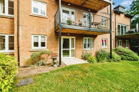 1 bedroom flat for sale, Meadowside, Storrington, Pulborough, West Sussex, RH20