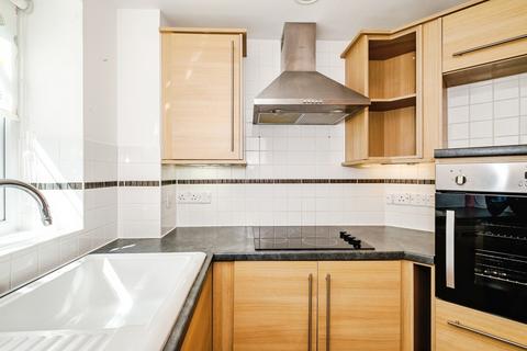 1 bedroom flat for sale, Meadowside, Storrington, Pulborough, West Sussex, RH20