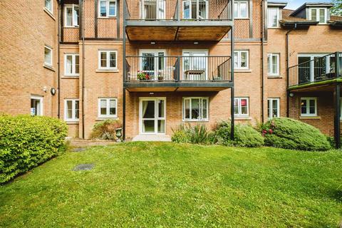 1 bedroom flat for sale, Meadowside, Storrington, Pulborough, West Sussex, RH20