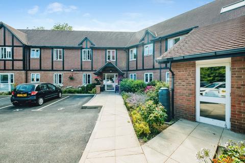 1 bedroom flat for sale, Meadowside, Storrington, Pulborough, West Sussex, RH20