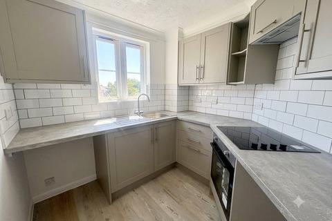 2 bedroom flat for sale, Stockbridge Road, Chichester, West Sussex, PO19
