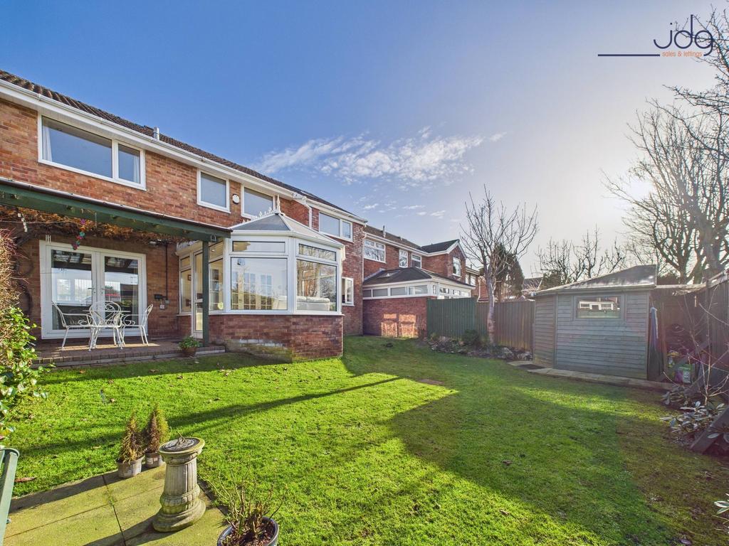 Large West Facing Garden with seating areas