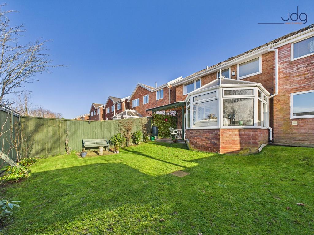Large West Facing Garden with seating areas