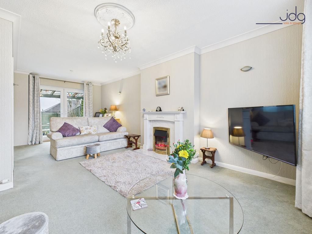 Cosy Lounge with Fire place
