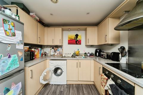 2 bedroom flat for sale, Susans Road, Eastbourne, BN21