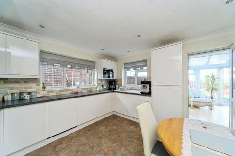 2 bedroom bungalow for sale, Combe Rise, Eastbourne, East Sussex, BN20