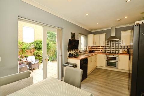 2 bedroom flat for sale, The Elms, Dymchurch Road, New Romney, TN28
