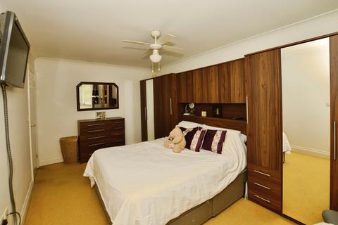 2 bedroom flat for sale, The Elms, Dymchurch Road, New Romney, TN28