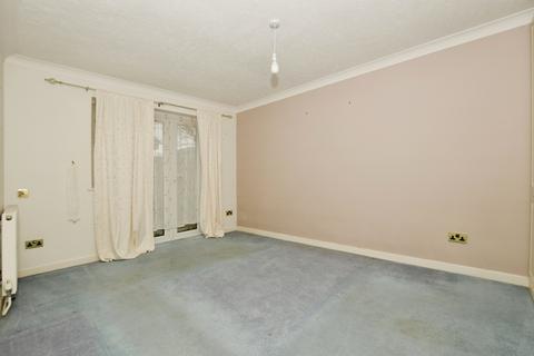 3 bedroom bungalow for sale, Dunstall Gardens, St. Marys Bay, Romney Marsh, Kent, TN29