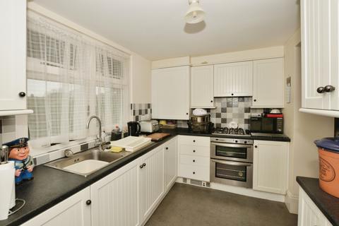 2 bedroom flat for sale, Dymchurch Road, New Romney, TN28