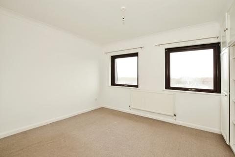 2 bedroom flat for sale, Cedar Crescent, St. Marys Bay, Romney Marsh, Kent, TN29