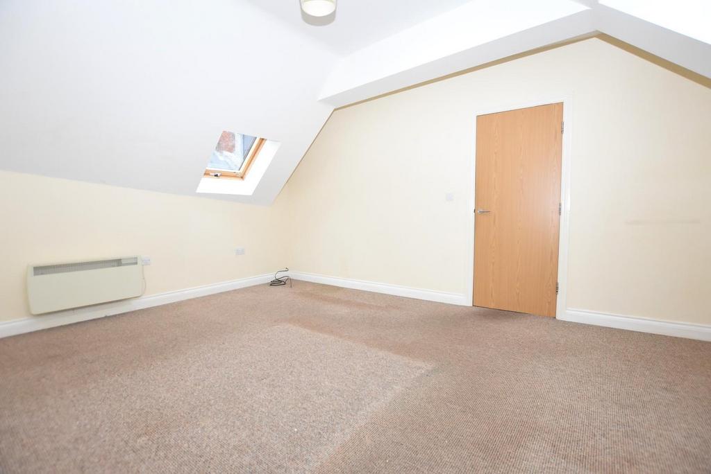 Bedroom 1 1.JPG