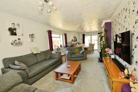 4 bedroom bungalow for sale, Blenheim Road, Littlestone, New Romney, Kent, TN28