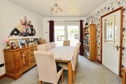 4 bedroom bungalow for sale, Blenheim Road, Littlestone, New Romney, Kent, TN28