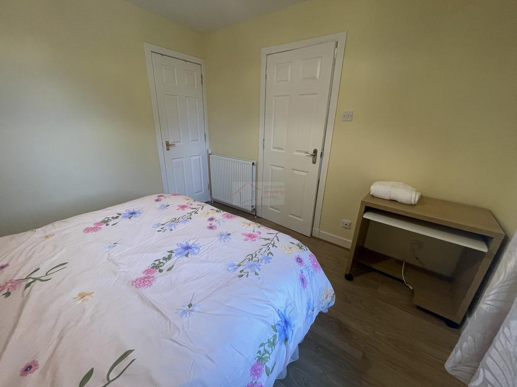 Bedroom 1b.JPG