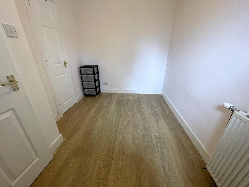 Bedroom 2b.JPG
