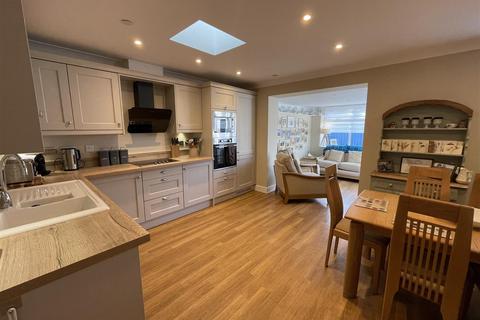 undefined, Llys Y felin, Kidwelly