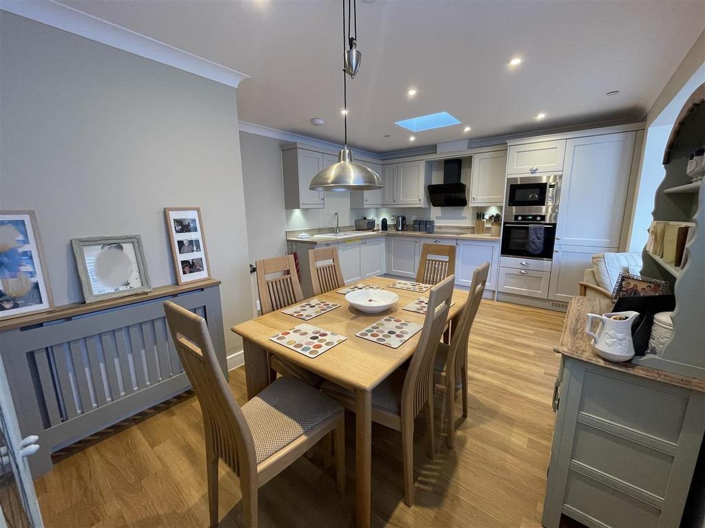 Dining Area.jpg
