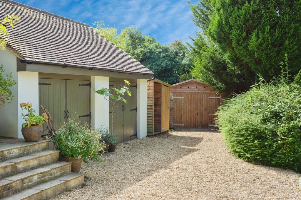 Garages / Games Room