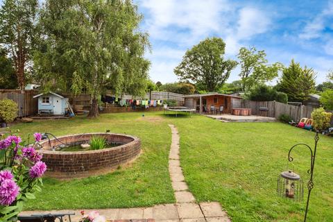 5 bedroom detached house for sale, Staplecross, Robertsbridge, East Sussex, TN32