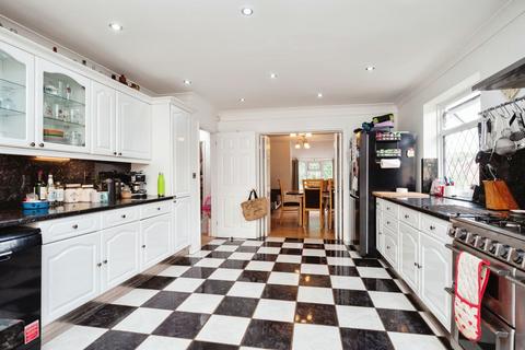 5 bedroom detached house for sale, Staplecross, Robertsbridge, East Sussex, TN32