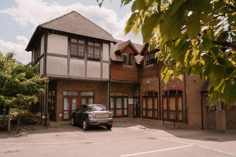 2 bedroom flat for sale, London Road, Hurst Green, Etchingham, East Sussex, TN19
