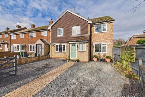 4 bedroom end of terrace house for sale, St. Peters Road, Basingstoke RG22